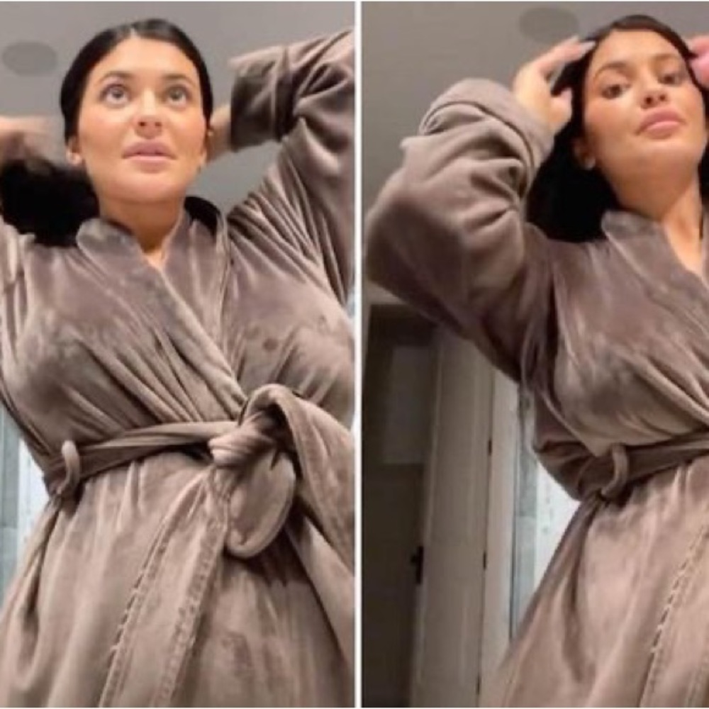 SKIMS NWT Velour Wrap Robe in Amethyst